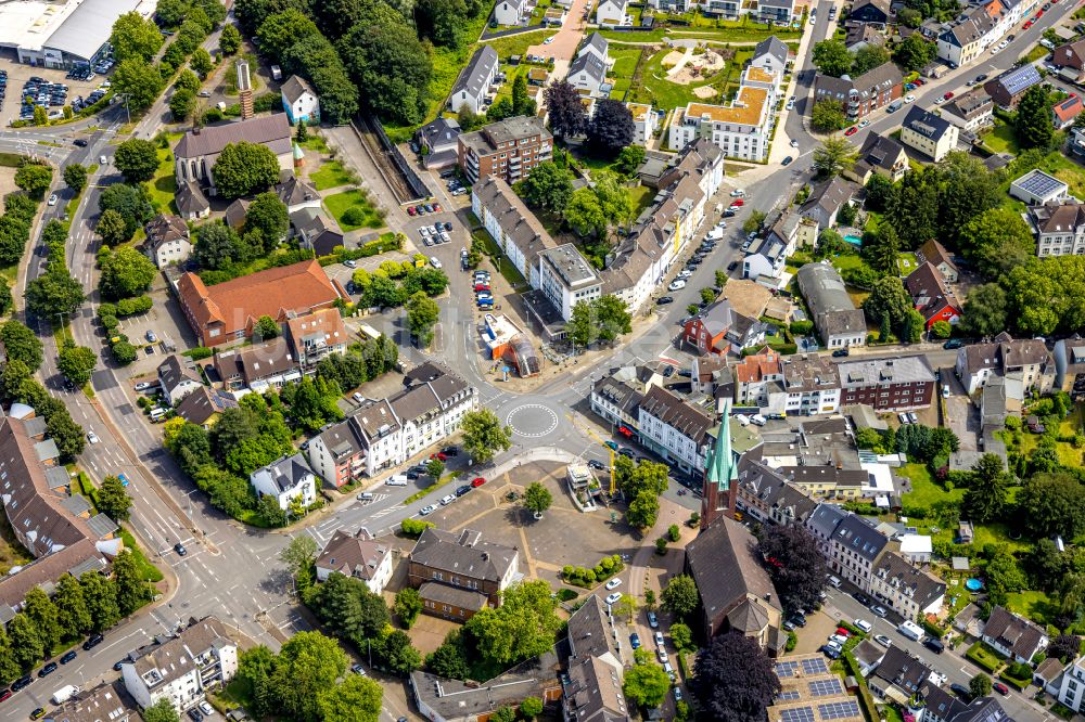 Luftbild Mülheim an der Ruhr - Kirchengebäude Gnadenkirche - Evangelische Kirchengemeinde Heißen in Mülheim an der Ruhr im Bundesland Nordrhein-Westfalen, Deutschland