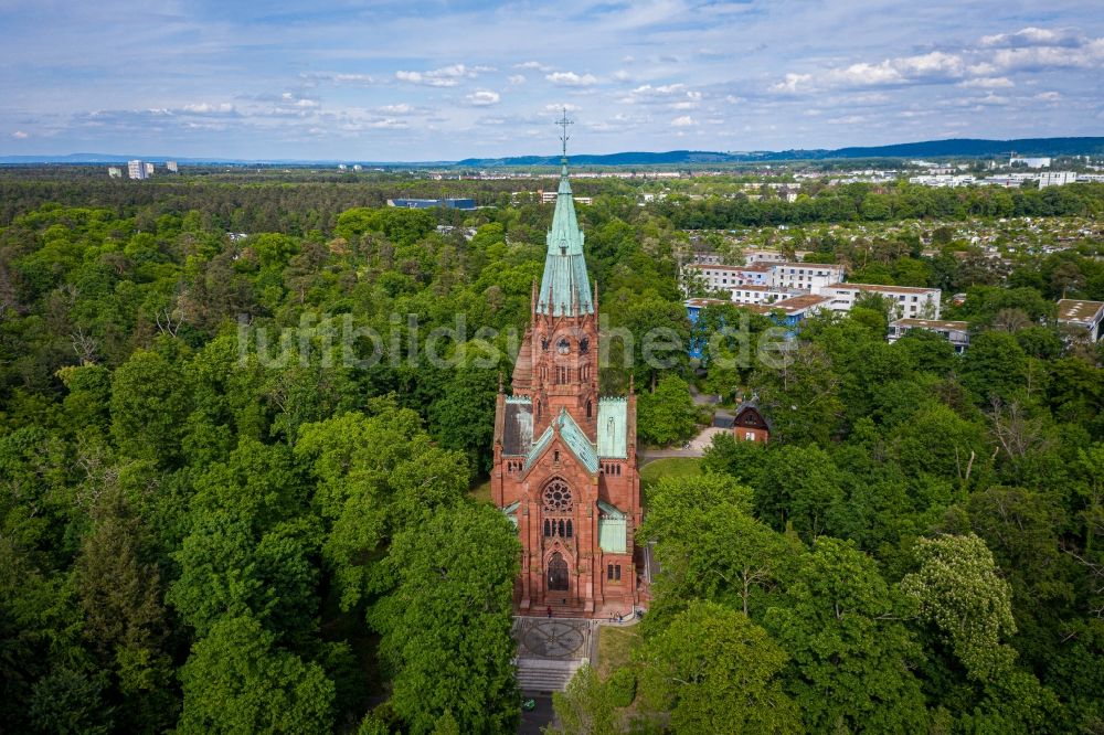 Karlsruhe von oben - Kirchengebäude Großherzogliche Grabkapelle in Karlsruhe im Bundesland Baden-Württemberg, Deutschland