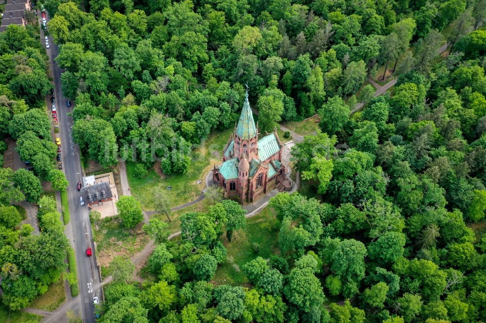 Luftaufnahme Karlsruhe - Kirchengebäude Großherzogliche Grabkapelle in Karlsruhe im Bundesland Baden-Württemberg, Deutschland