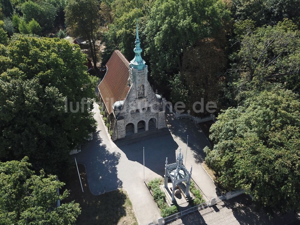 Luftaufnahme Lützen - Kirchengebäude der Gustav-Adolf-Gedenkstätte an der Gustav-Adolf-Straße in Lützen im Bundesland Sachsen-Anhalt, Deutschland