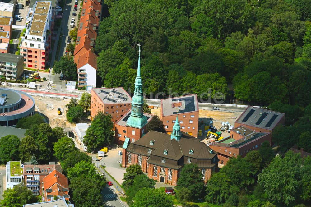 Hamburg aus der Vogelperspektive: Kirchengebäude Hauptkirche St. Trinitatis in Hamburg, Deutschland