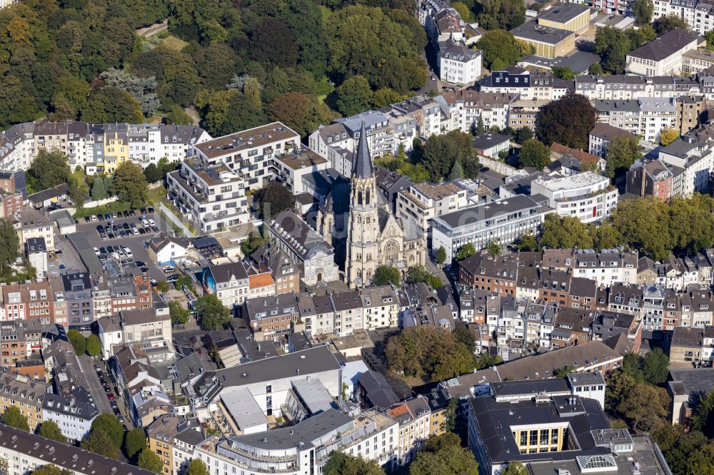 Luftbild Aachen - Kirchengebäude Heilig Kreuz Kirche in Aachen im Bundesland Nordrhein-Westfalen, Deutschland