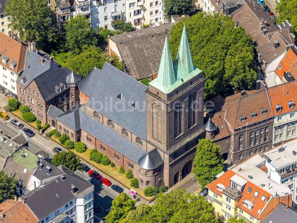 Luftbild Dortmund - Kirchengebäude Heilig-Kreuz-Kirche in Dortmund im Bundesland Nordrhein-Westfalen, Deutschland