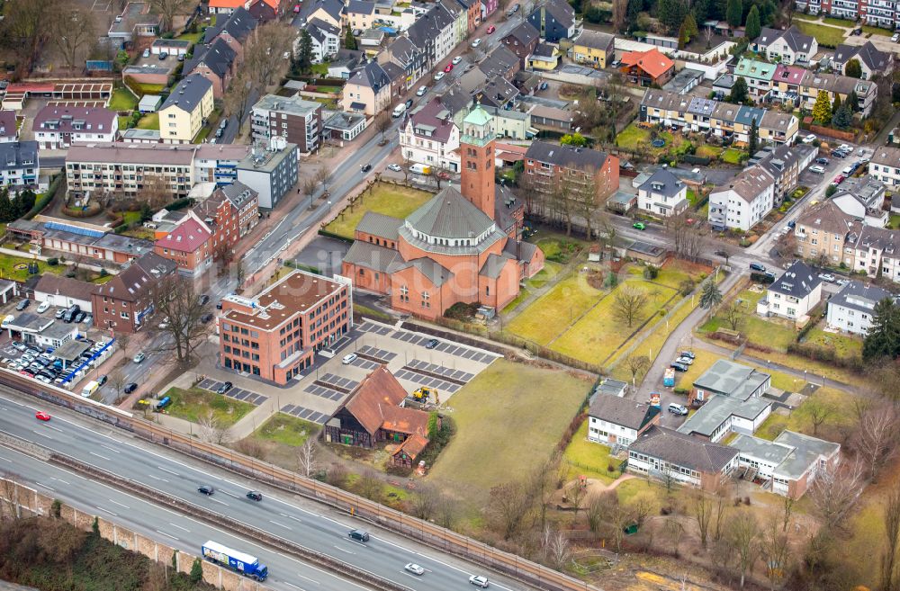 Luftbild Gladbeck - Kirchengebäude der Heilig Kreuz-Kirche an der Horster Straße in Gladbeck im Bundesland Nordrhein-Westfalen