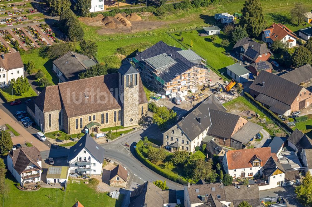 Luftaufnahme Garbeck - Kirchengebäude Heilige Drei Könige in Garbeck im Bundesland Nordrhein-Westfalen, Deutschland