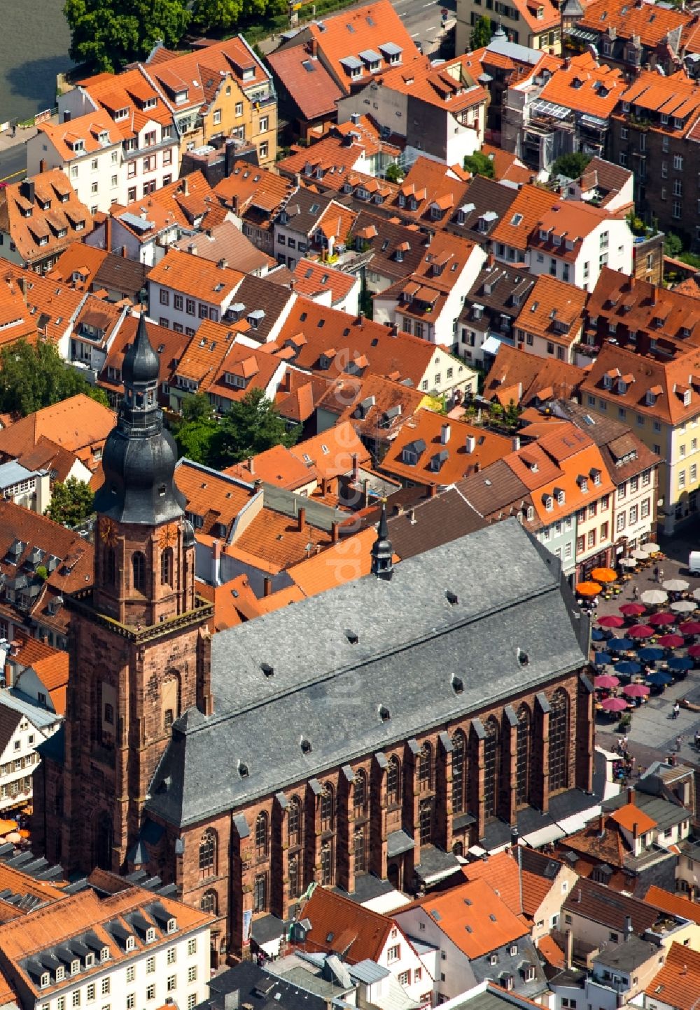 Heidelberg aus der Vogelperspektive: Kirchengebäude der Heiliggeistkirche in Heidelberg im Bundesland Baden-Württemberg