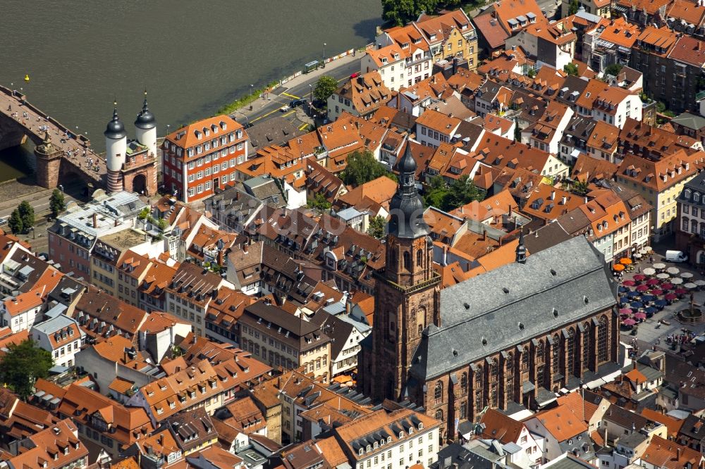 Luftbild Heidelberg - Kirchengebäude der Heiliggeistkirche in Heidelberg im Bundesland Baden-Württemberg