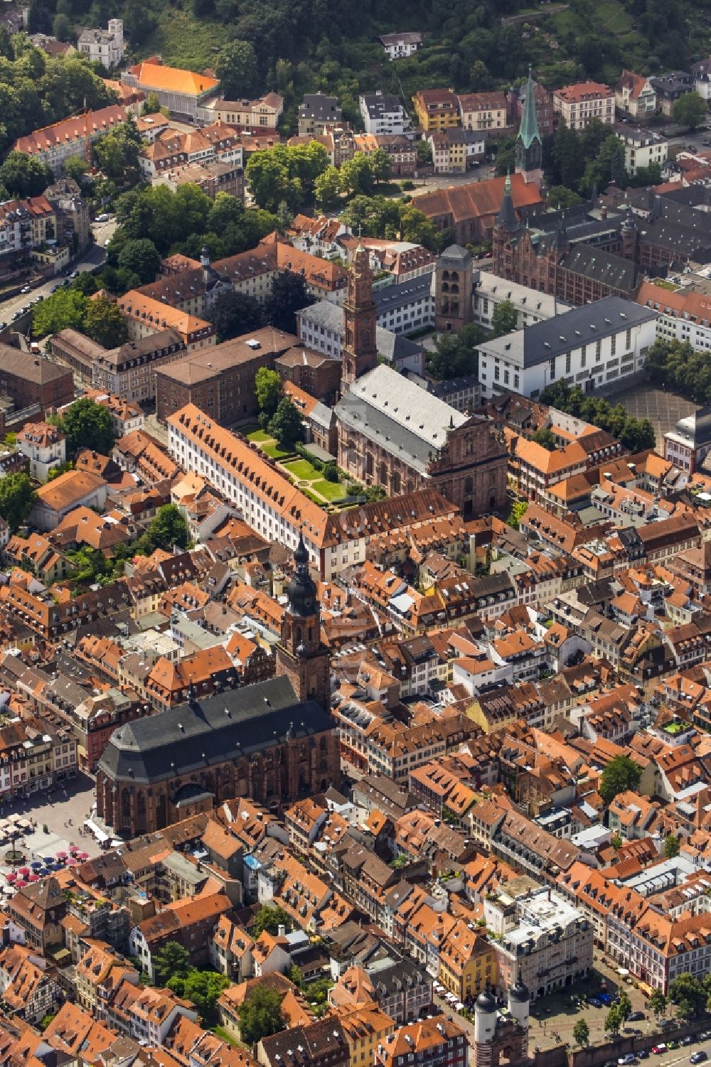 Heidelberg aus der Vogelperspektive: Kirchengebäude der Heiliggeistkirche in Heidelberg im Bundesland Baden-Württemberg