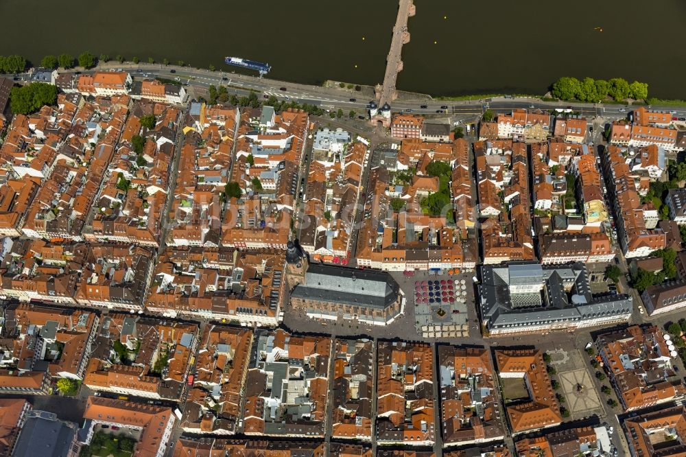 Luftaufnahme Heidelberg - Kirchengebäude der Heiliggeistkirche in Heidelberg im Bundesland Baden-Württemberg