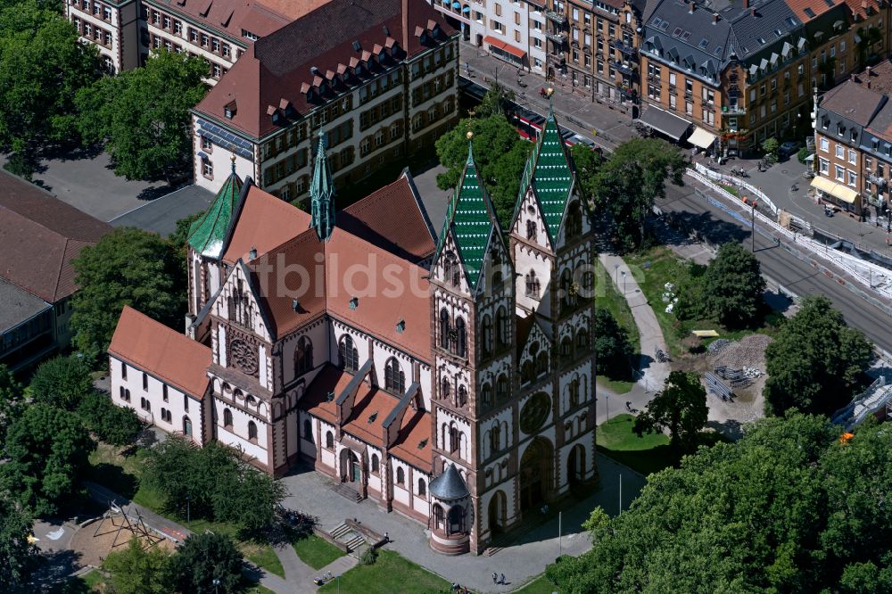 Freiburg im Breisgau von oben - Kirchengebäude Herz Jesu in Freiburg im Breisgau im Bundesland Baden-Württemberg, Deutschland