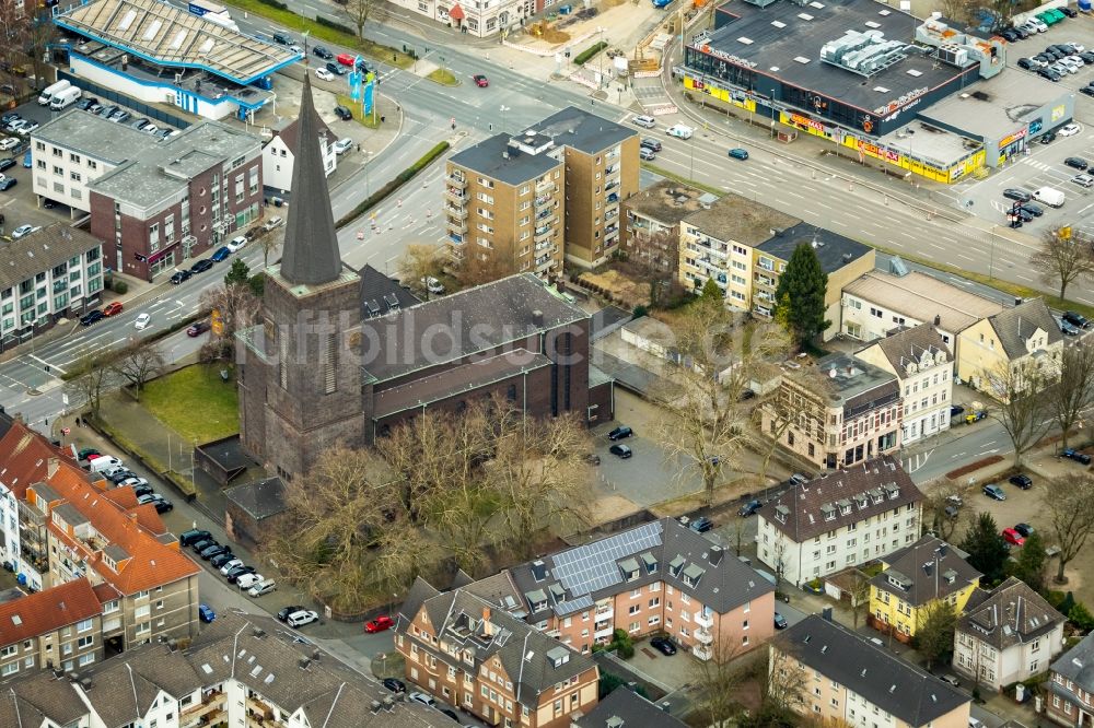 Luftbild Bottrop - Kirchengebäude der Herz Jesu-Kirche Bottrop in der Brauerstraße - Prosperstraße in Bottrop im Bundesland Nordrhein-Westfalen, Deutschland