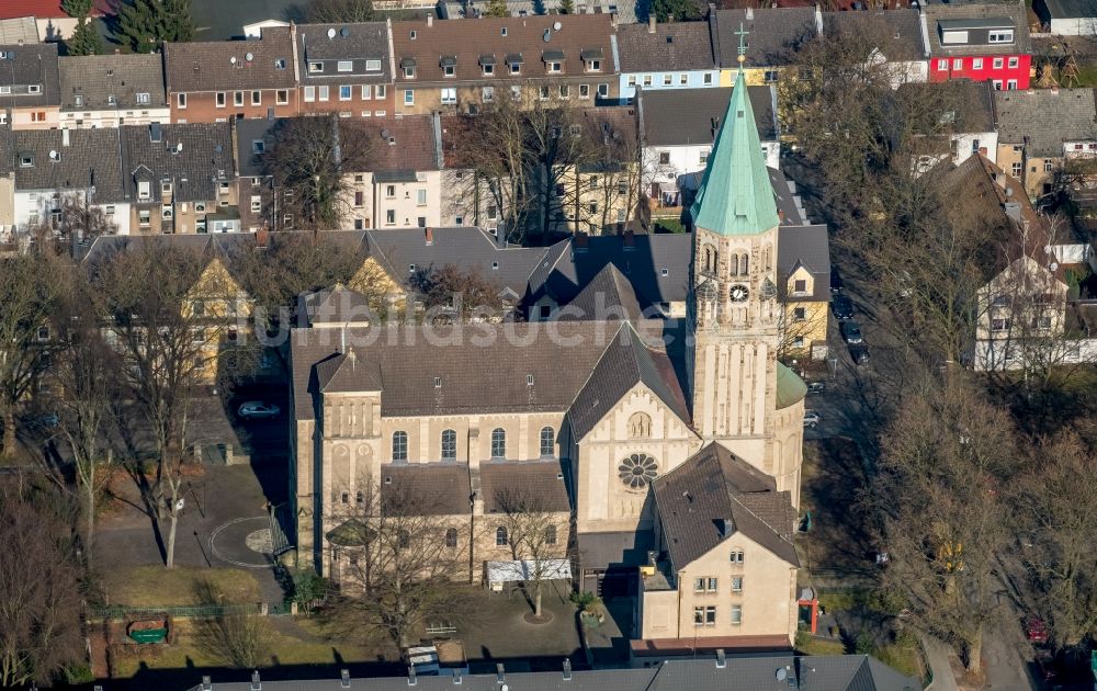 Dortmund aus der Vogelperspektive: Kirchengebäude der Herz-Jesu-Kirche im Ortsteil Hörde in Dortmund im Bundesland Nordrhein-Westfalen