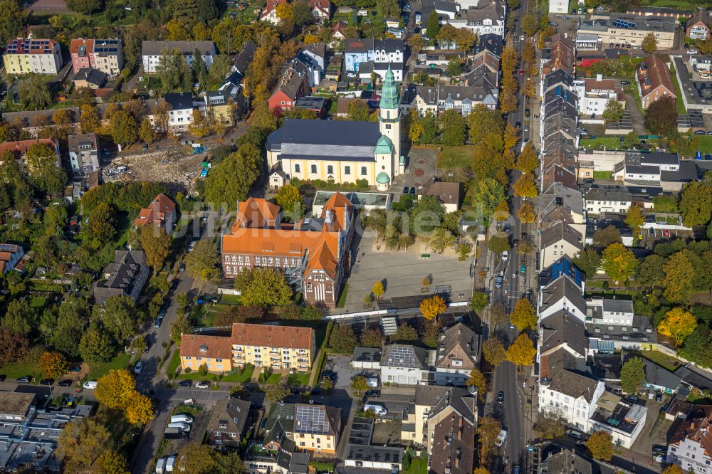 Luftaufnahme Lünen - Kirchengebäude Herz Jesu in Lünen im Bundesland Nordrhein-Westfalen, Deutschland