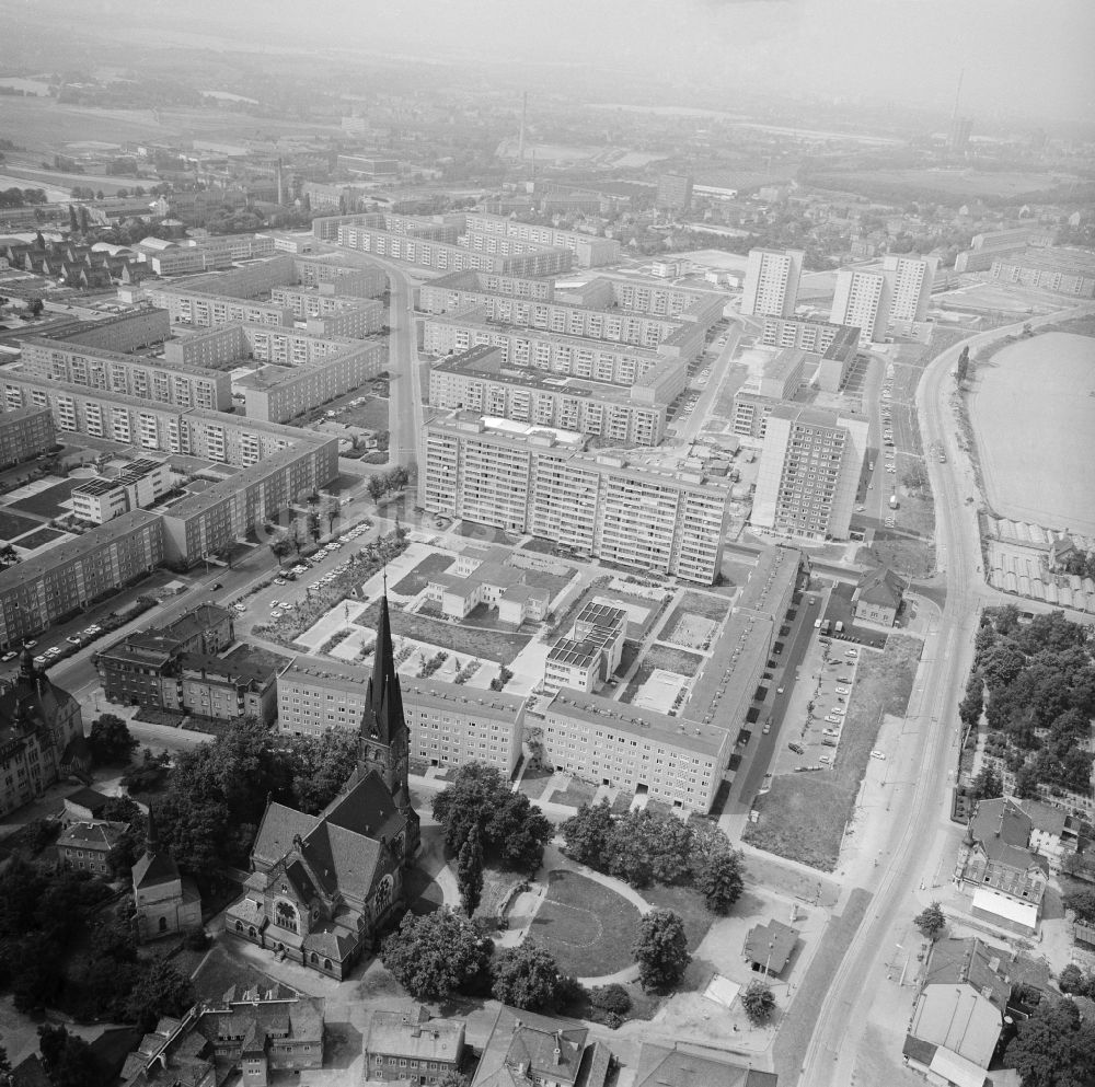 Luftbild Dresden - Kirchengebäude der Himmelfahrtskirche Altleuben im Ortsteil Leuben in Dresden im Bundesland Sachsen, Deutschland