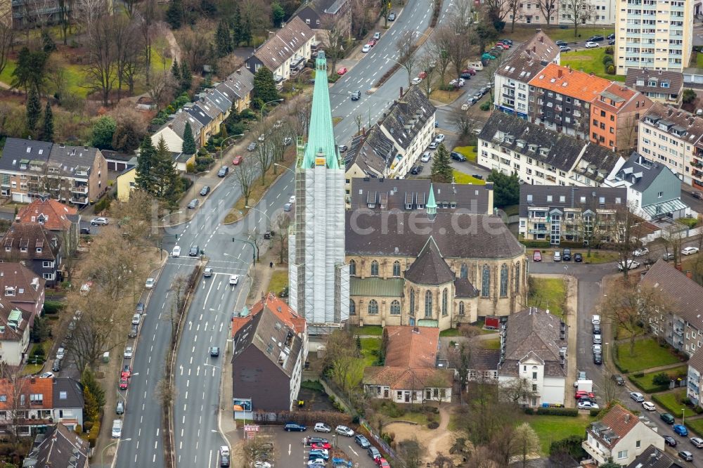 Luftbild Essen - Kirchengebäude der St. Hubertus im Ortsteil Stadtbezirke II in Essen im Bundesland Nordrhein-Westfalen