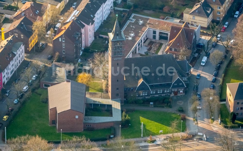 Luftaufnahme Herne - Kirchengebäude des ICC Wanne-Eickel an der Zeppelinstraße im Ortsteil Wanne-Eickel in Herne im Bundesland Nordrhein-Westfalen, Deutschland