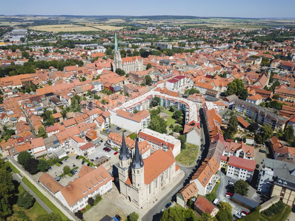 Luftbild Mühlhausen - Kirchengebäude St. Jacobi - Jacobikirche im Altstadt- Zentrum in Mühlhausen im Bundesland Thüringen, Deutschland