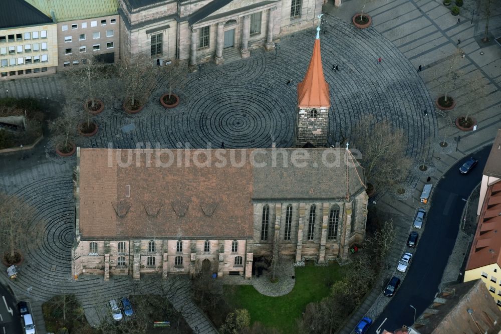 Nürnberg von oben - Kirchengebäude St. Jakob - Jakobskirche in Nürnberg im Bundesland Bayern, Deutschland