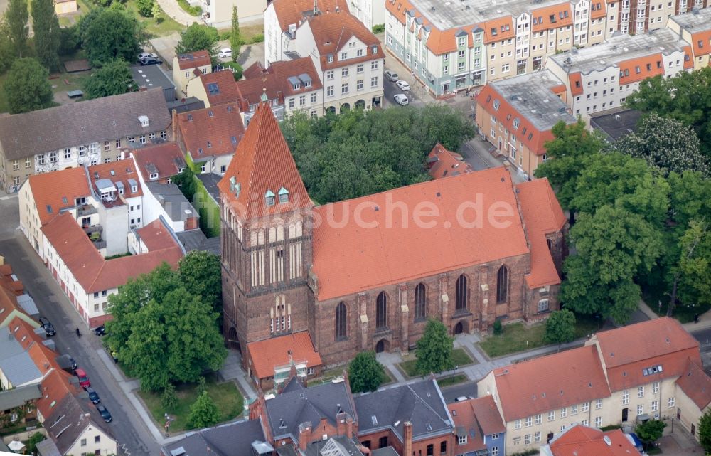 Luftaufnahme Greifswald - Kirchengebäude der St. Jakobi Kirche in Greifswald im Bundesland Mecklenburg-Vorpommern, Deutschland