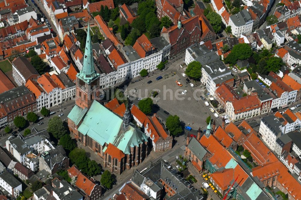 Luftbild Lübeck - Kirchengebäude der St. Jakobi Kirche zu Lübeck in Lübeck im Bundesland Schleswig-Holstein, Deutschland