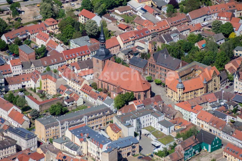 Luftbild Nauen - Kirchengebäude der St. Jakobi Kirche in Nauen im Bundesland Brandenburg, Deutschland