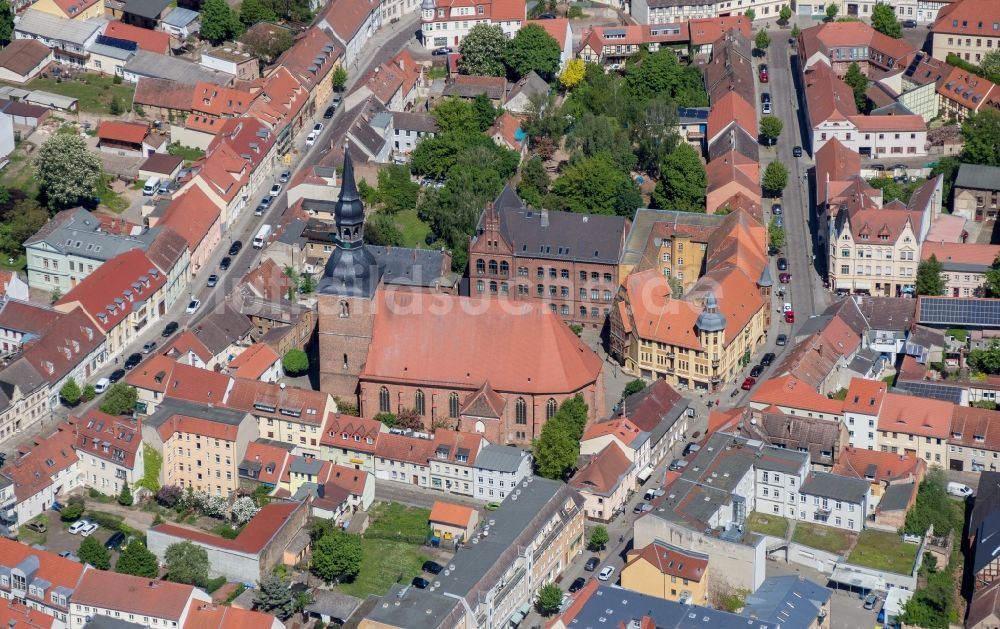 Luftaufnahme Nauen - Kirchengebäude der St. Jakobi Kirche in Nauen im Bundesland Brandenburg, Deutschland