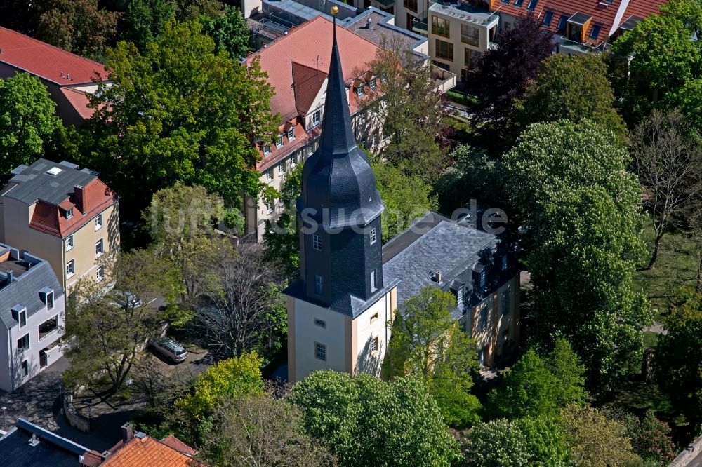 Weimar von oben - Kirchengebäude Jakobskirche Am Jakobskirchhof in Weimar im Bundesland Thüringen, Deutschland