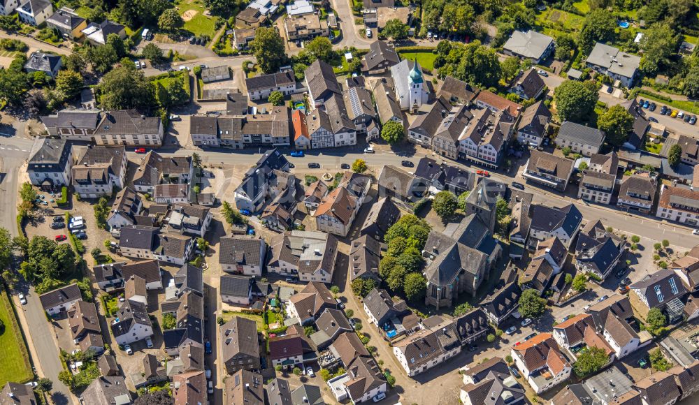 Luftbild Breckerfeld - Kirchengebäude der Jakobus-Kirche im Altstadt- Zentrum in Breckerfeld im Bundesland Nordrhein-Westfalen, Deutschland