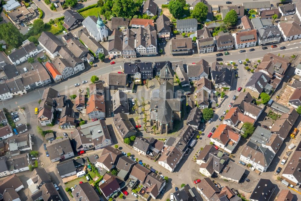 Luftaufnahme Breckerfeld - Kirchengebäude der ev. Jakobuskirche Breckerfeld an der Schulstraße in Breckerfeld im Bundesland Nordrhein-Westfalen, Deutschland