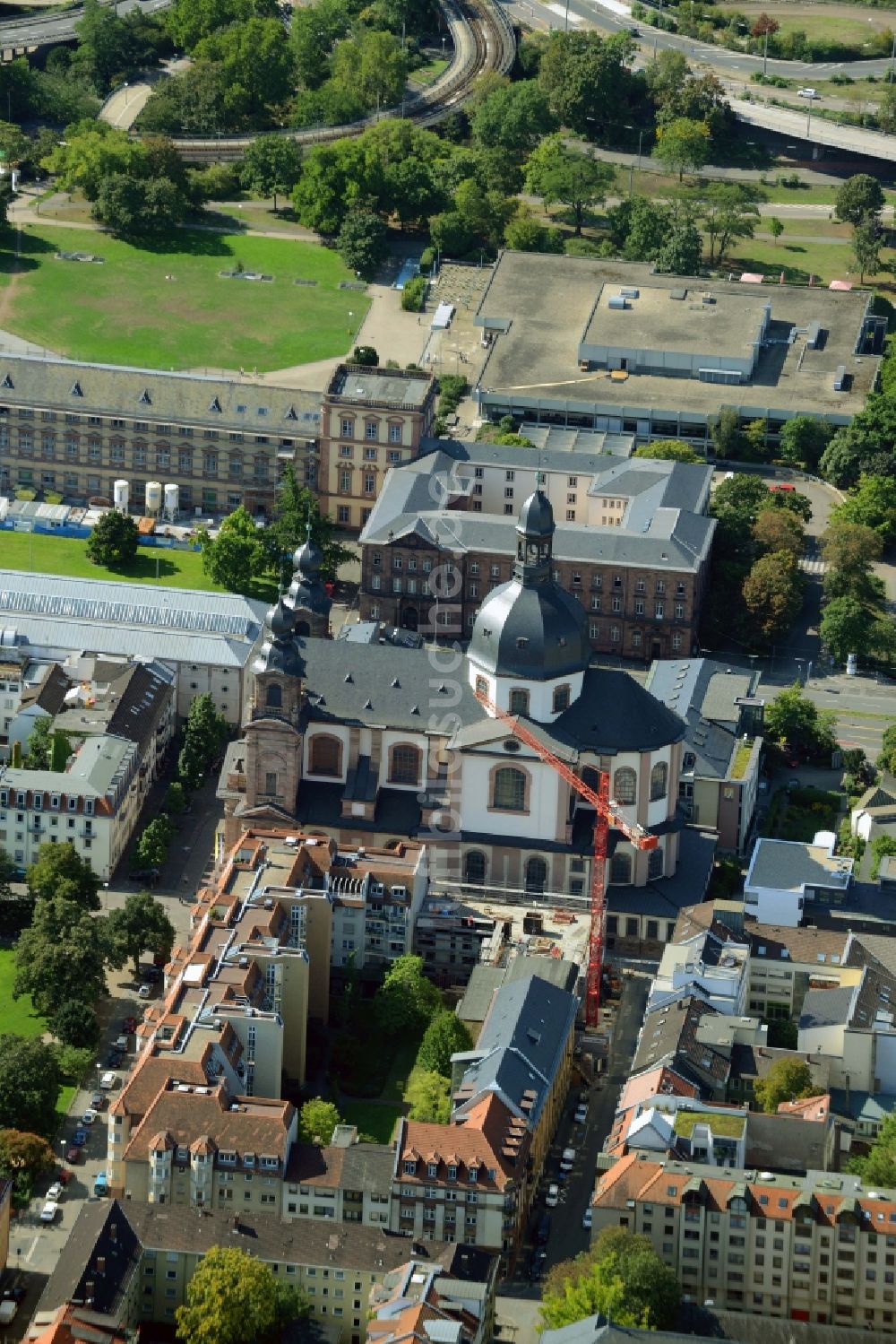 Luftaufnahme Mannheim - Kirchengebäude der Jesuitenkirche A4 2 in Mannheim im Bundesland Baden-Württemberg