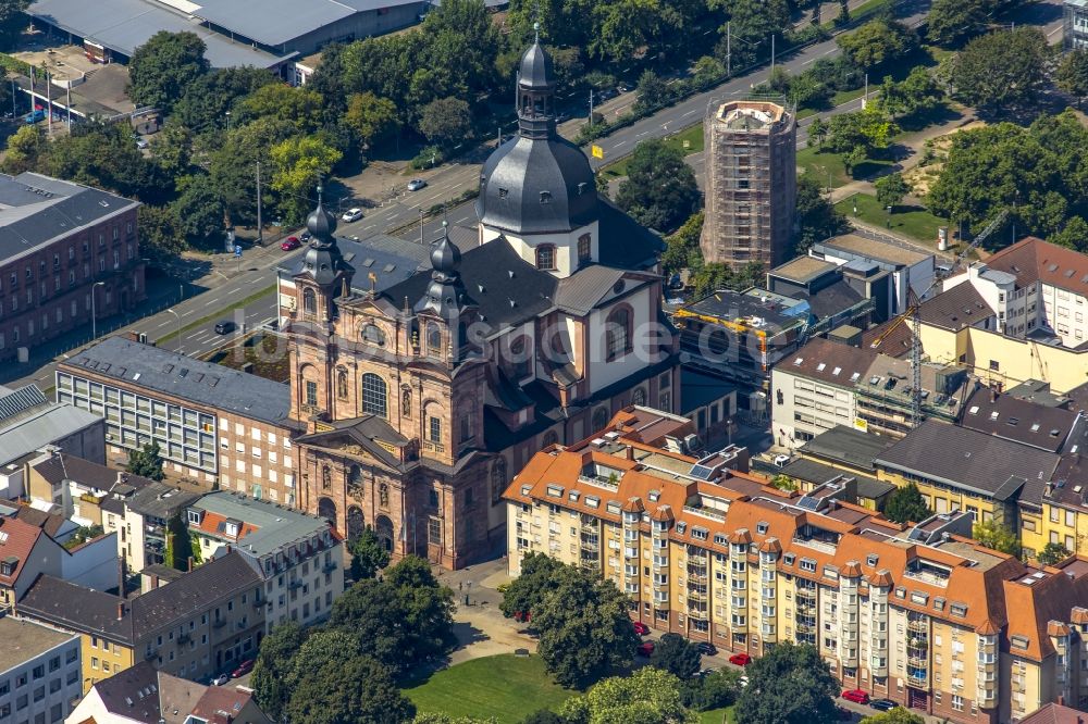 Luftbild Mannheim - Kirchengebäude der Jesuitenkirche am Schillerplatz in Mannheim im Bundesland Baden-Württemberg