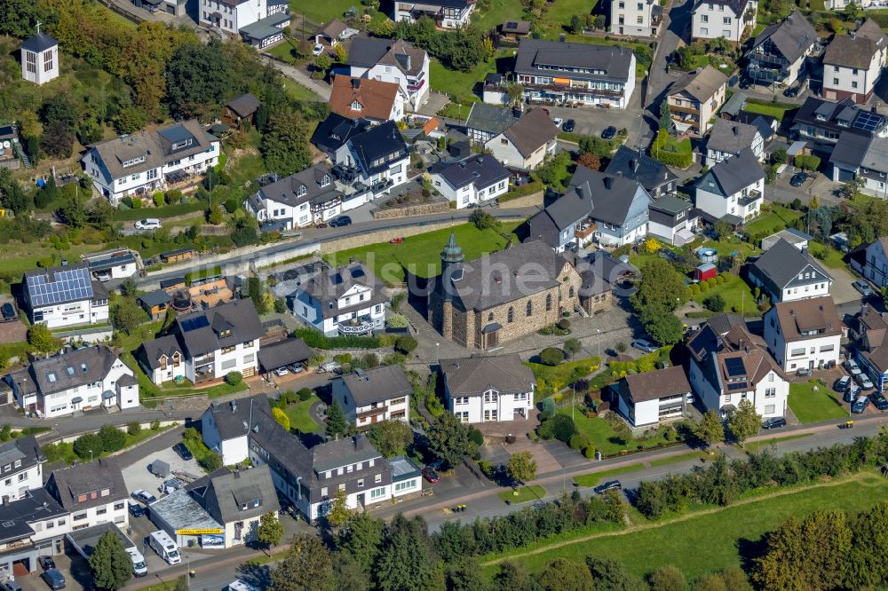 Luftaufnahme Langenei - Kirchengebäude St. Johannes Bapt. Langenei in Langenei im Bundesland Nordrhein-Westfalen, Deutschland