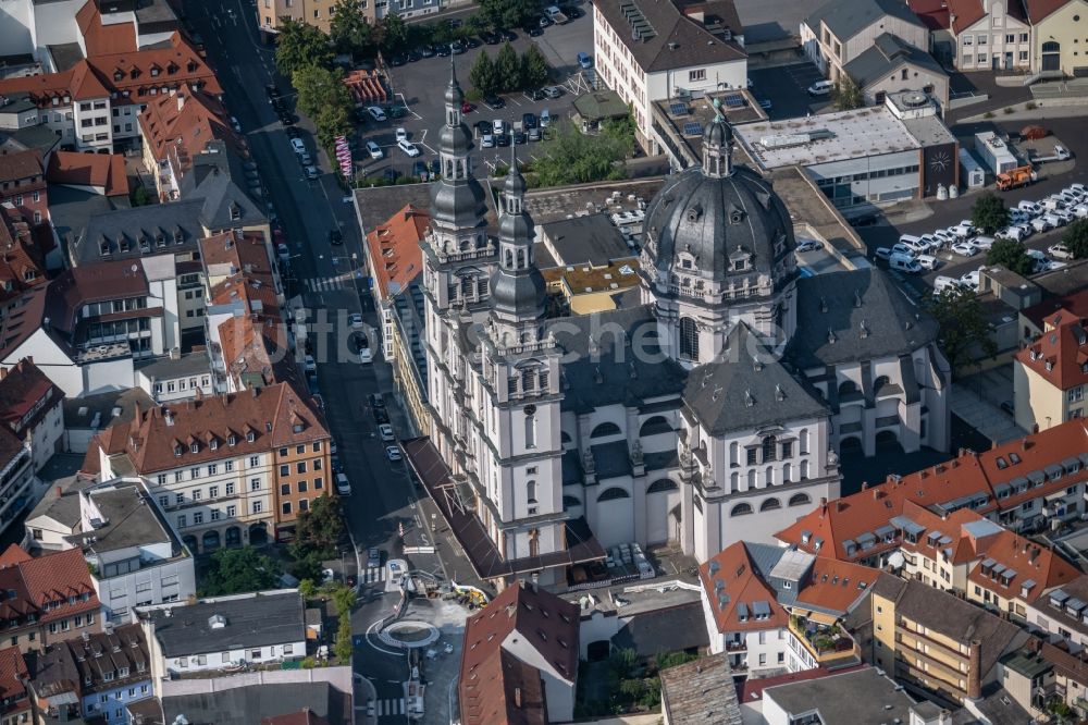 Würzburg aus der Vogelperspektive: Kirchengebäude St. Johannes in Stift Haug an der Bahnhofstraße in Würzburg im Bundesland Bayern, Deutschland