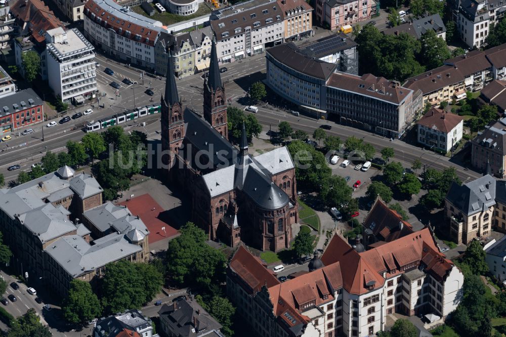 Luftaufnahme Freiburg im Breisgau - Kirchengebäude der Johanneskirche in Freiburg im Breisgau im Bundesland Baden-Württemberg