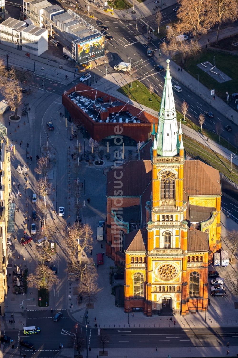 Düsseldorf aus der Vogelperspektive: Kirchengebäude Johanneskirche am Martin-Luther-Platz in Düsseldorf im Bundesland Nordrhein-Westfalen, Deutschland