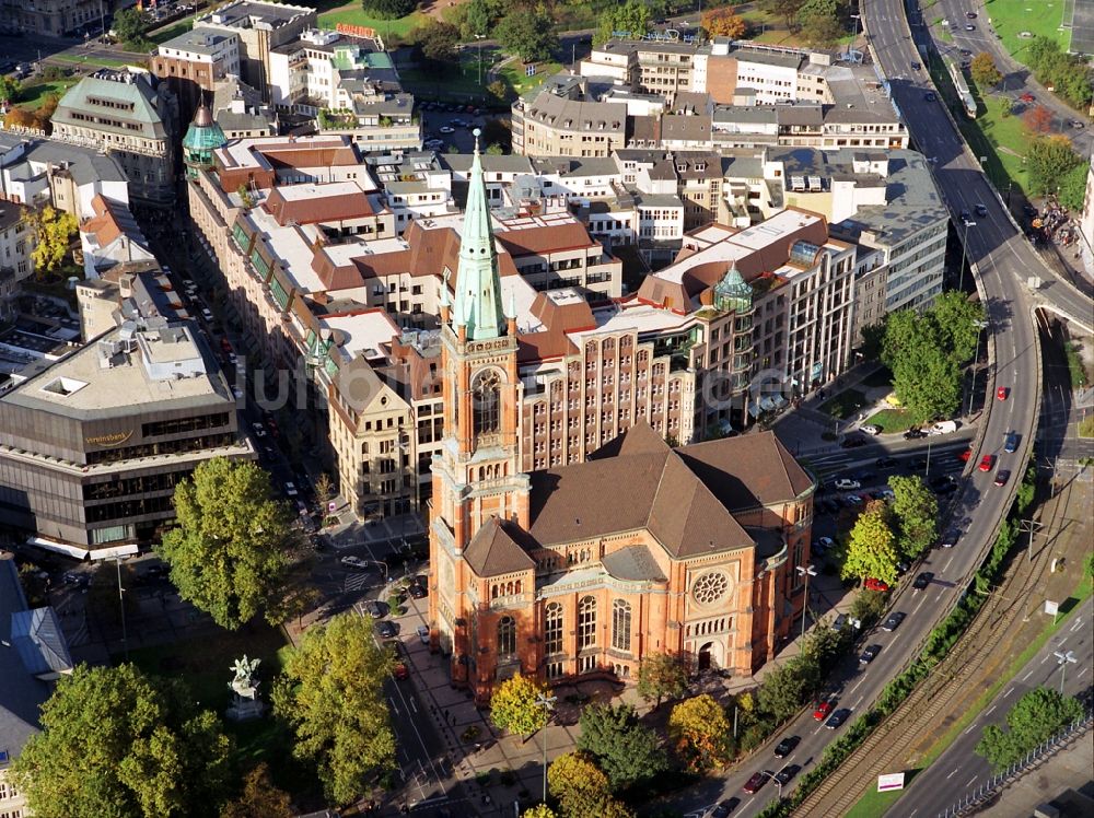 Düsseldorf aus der Vogelperspektive: Kirchengebäude Johanneskirche am Martin-Luther-Platz in Düsseldorf im Bundesland Nordrhein-Westfalen, Deutschland