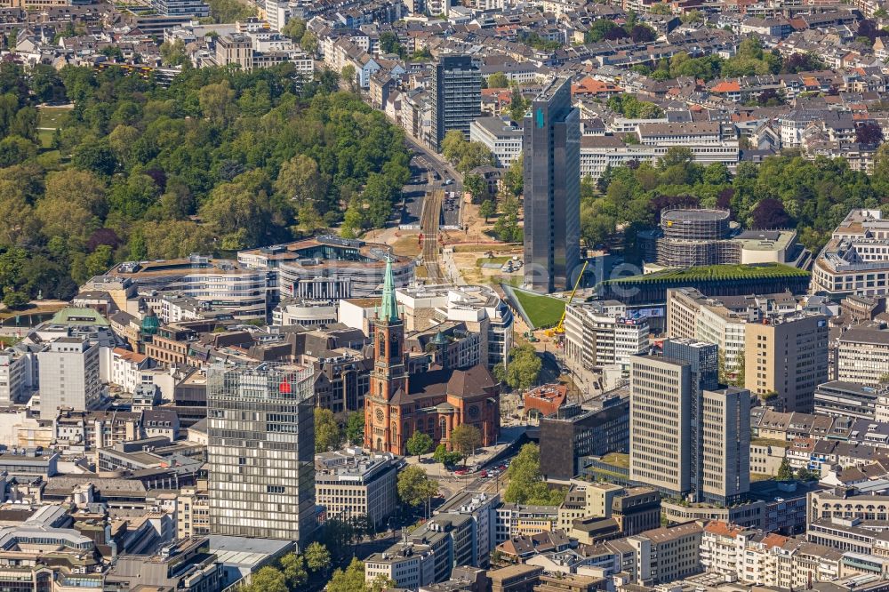 Luftbild Düsseldorf - Kirchengebäude Johanneskirche am Martin-Luther-Platz in Düsseldorf im Bundesland Nordrhein-Westfalen, Deutschland