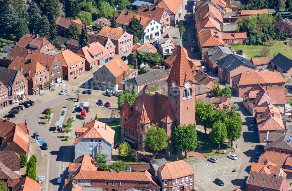 Luftaufnahme Dahlenburg - Kirchengebäude der St. Johannis Kirche in Dahlenburg im Bundesland Niedersachsen, Deutschland