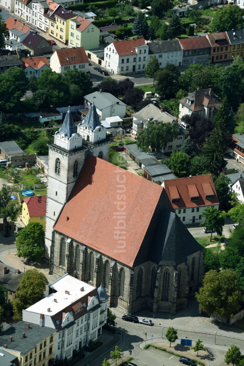 Luftbild Schönebeck (Elbe) - Kirchengebäude St. Johannis-Kirche an der Kirchstraße im Altstadt- Zentrum in Schönebeck (Elbe) im Bundesland Sachsen-Anhalt, Deutschland