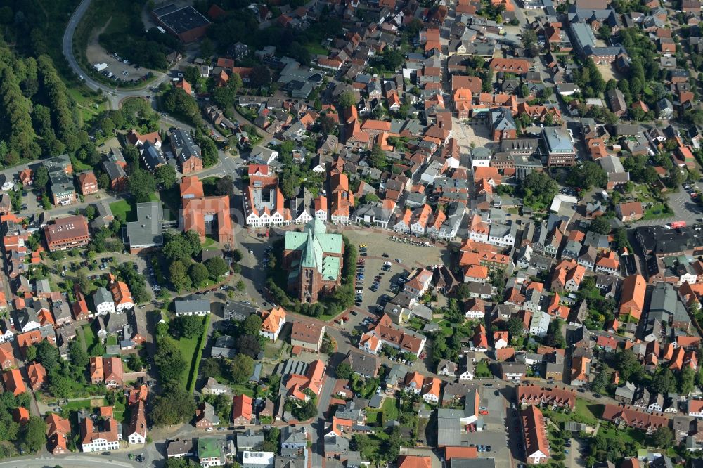 Luftbild Meldorf - Kirchengebäude der St.-Johannis-Kirche (Meldorfer Dom) im Altstadt- Zentrum in Meldorf im Bundesland Schleswig-Holstein