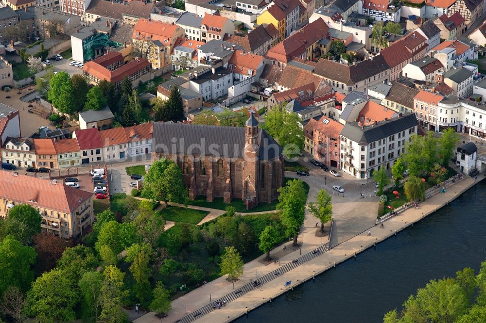 Luftaufnahme Brandenburg an der Havel - Kirchengebäude Johanniskirche in Brandenburg an der Havel im Bundesland Brandenburg, Deutschland