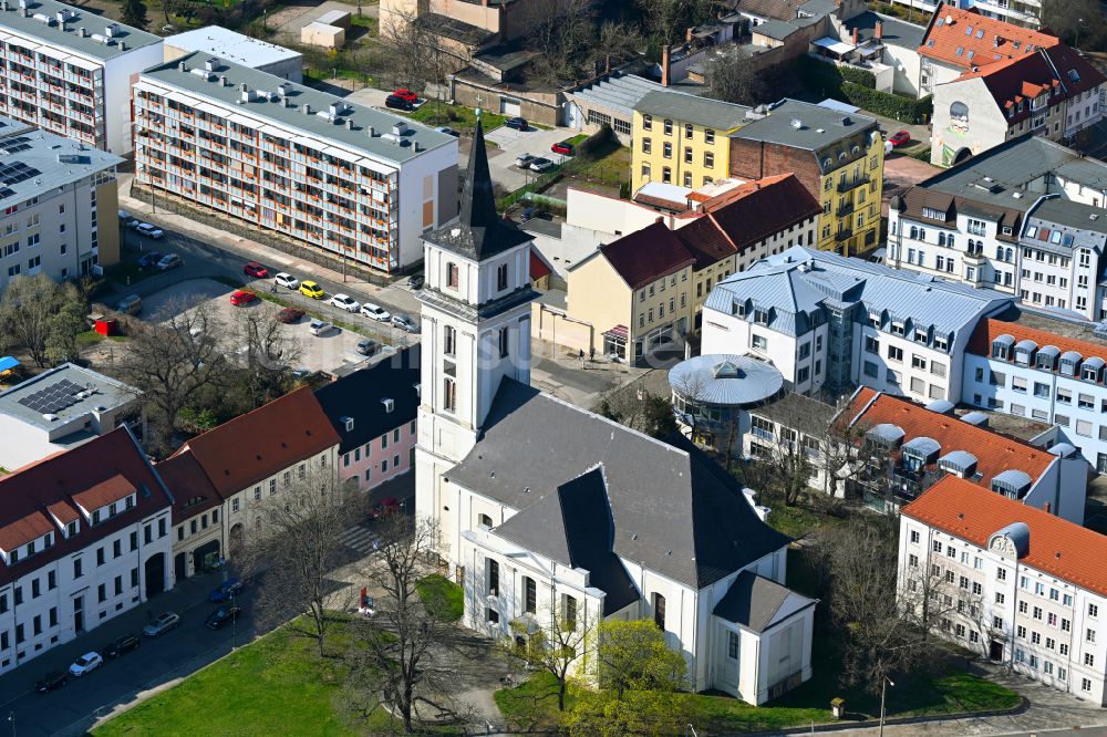 Dessau aus der Vogelperspektive: Kirchengebäude der Johanniskirche in Dessau im Bundesland Sachsen-Anhalt, Deutschland