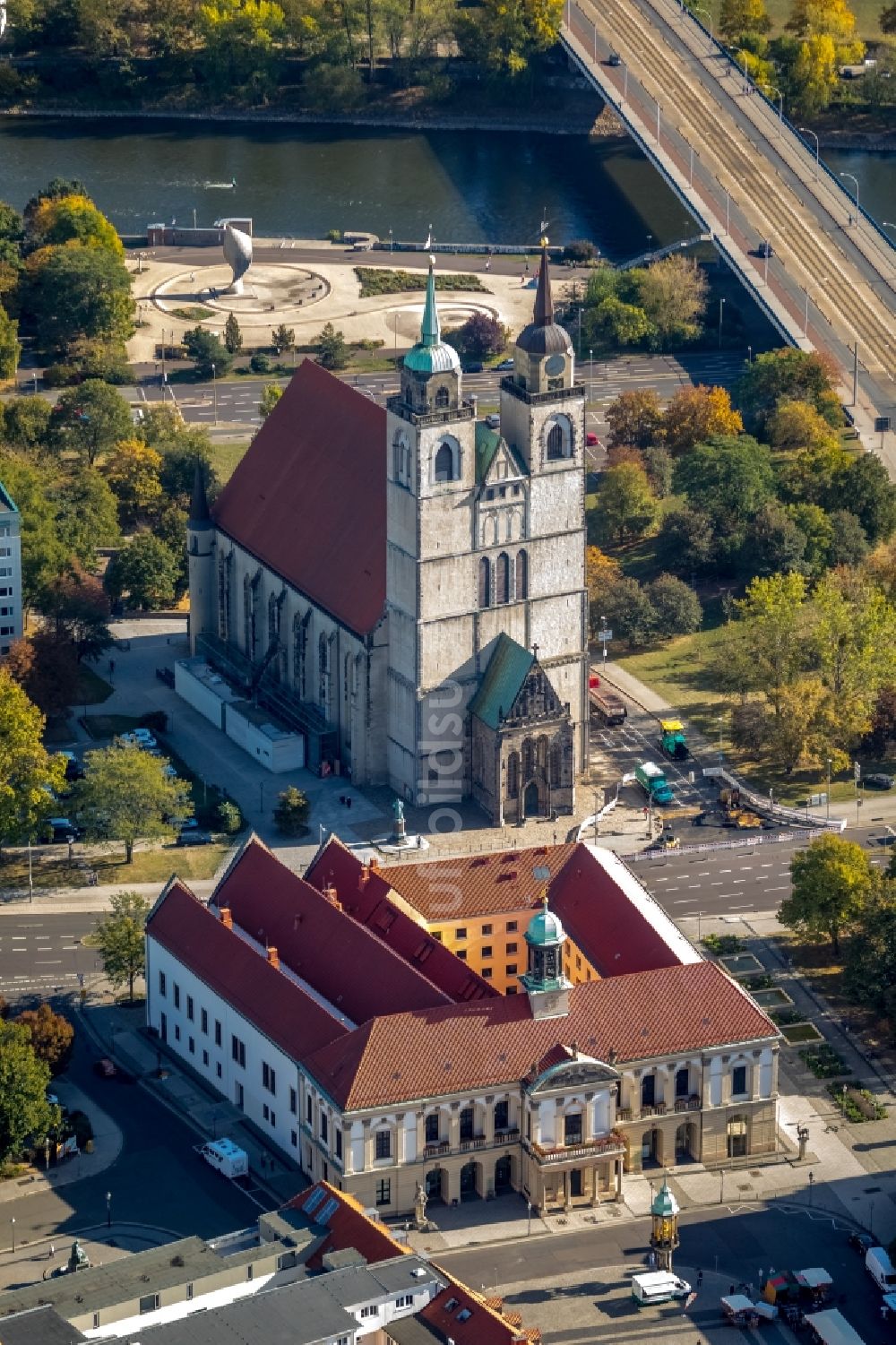 Magdeburg von oben - Kirchengebäude der Johanniskirche an der Johannisbergstraße im Ortsteil Altstadt in Magdeburg im Bundesland Sachsen-Anhalt