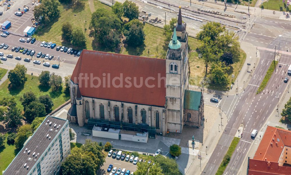 Magdeburg von oben - Kirchengebäude der Johanniskirche an der Johannisbergstraße im Ortsteil Altstadt in Magdeburg im Bundesland Sachsen-Anhalt