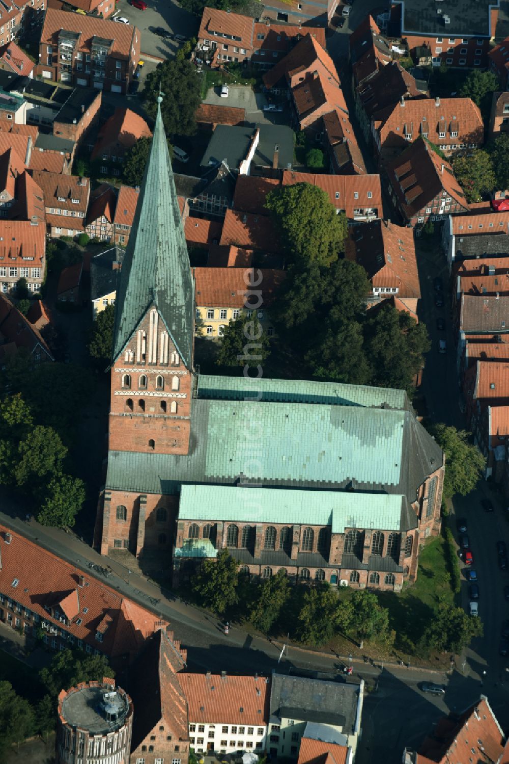 Luftaufnahme Lüneburg - Kirchengebäude der St. Johanniskirche in Lüneburg im Bundesland Niedersachsen, Deutschland