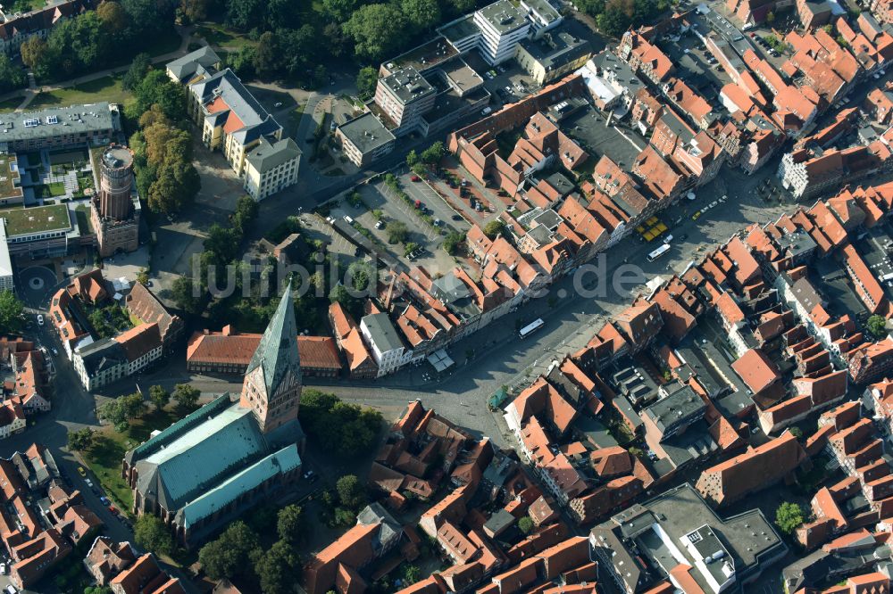 Luftbild Lüneburg - Kirchengebäude der St. Johanniskirche in Lüneburg im Bundesland Niedersachsen, Deutschland