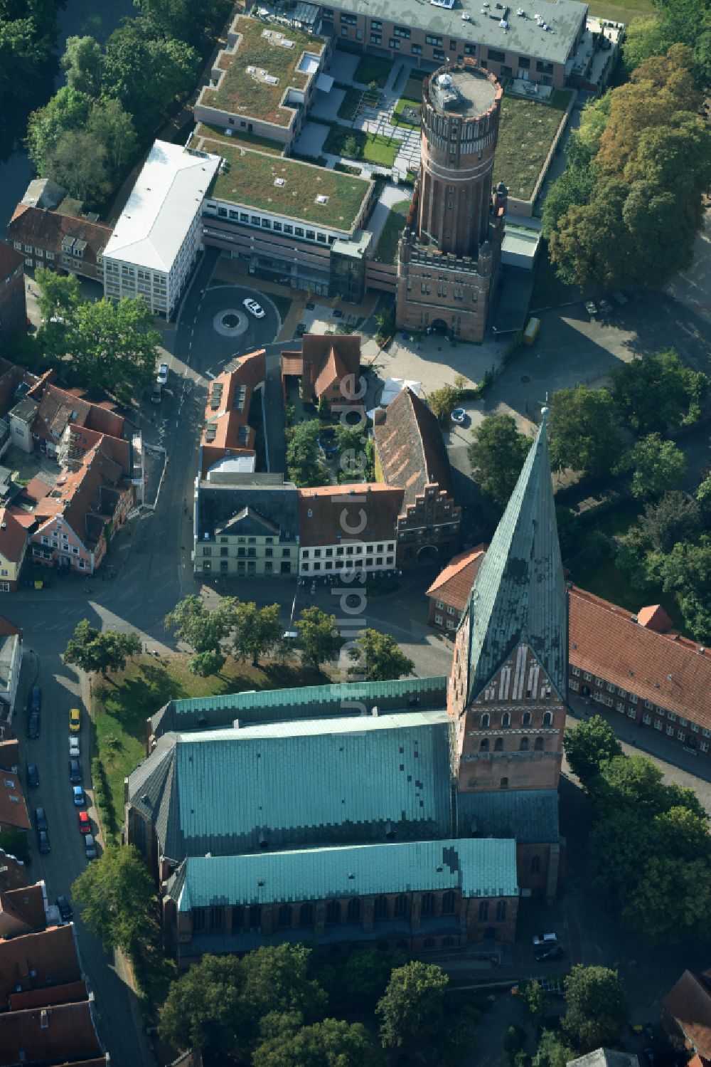 Luftaufnahme Lüneburg - Kirchengebäude der St. Johanniskirche in Lüneburg im Bundesland Niedersachsen, Deutschland