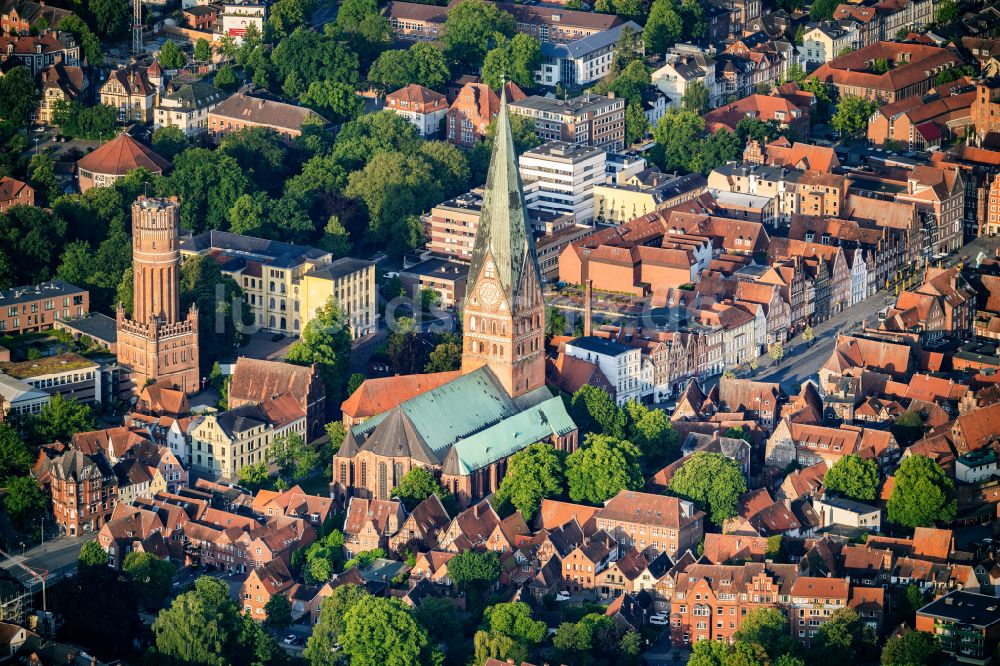 Luftbild Lüneburg - Kirchengebäude der St. Johanniskirche in Lüneburg im Bundesland Niedersachsen, Deutschland