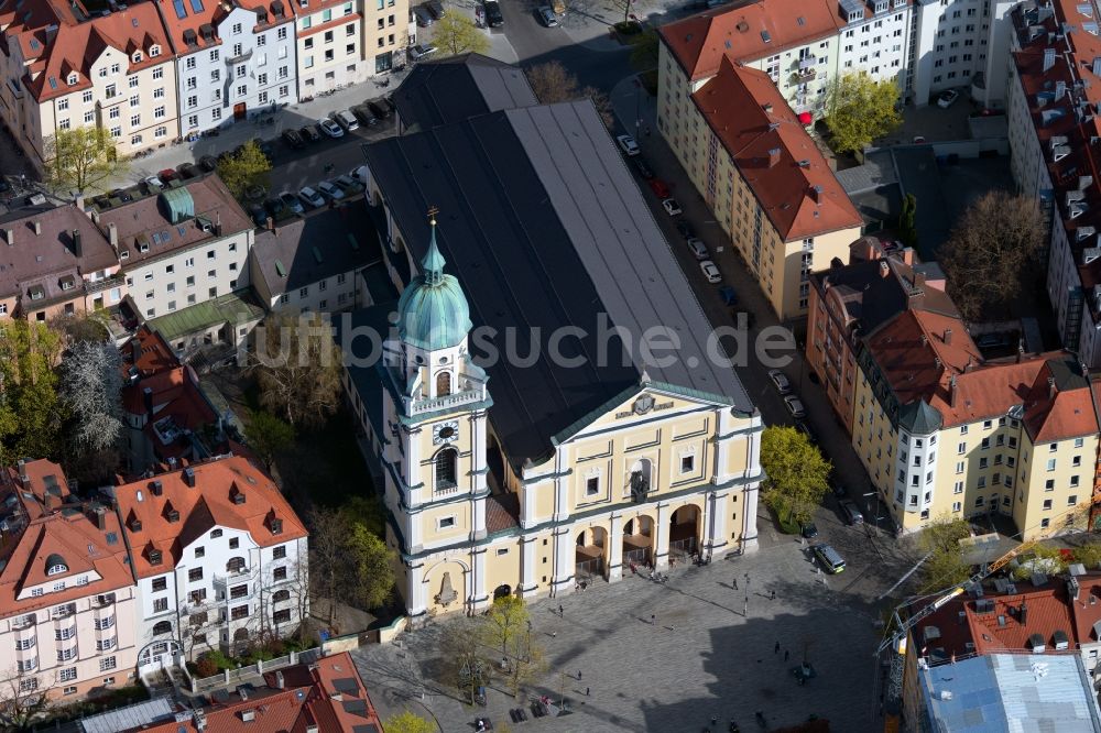 München von oben - Kirchengebäude St. Josef im Stadtteil Maxvorstadt in München im Bundesland Bayern, Deutschland