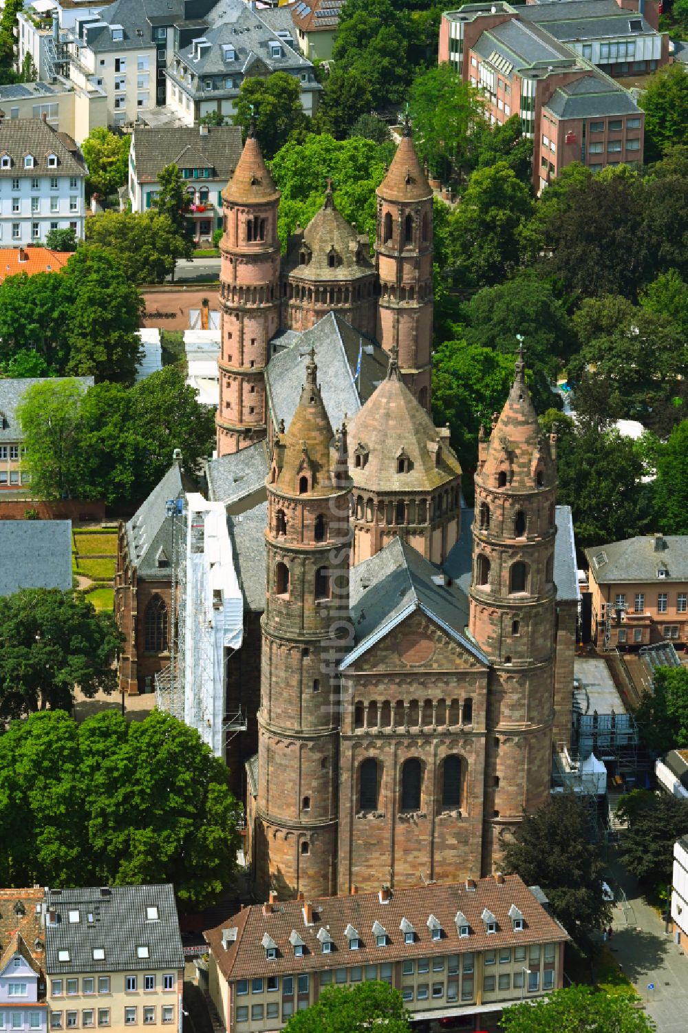 Worms aus der Vogelperspektive: Kirchengebäude des Kaiser-Dom St. Peter in Worms im Bundesland Rheinland-Pfalz, Deutschland